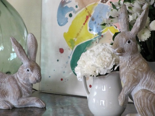 Easter-bunnies-flowers.jpg