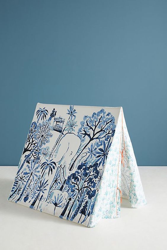 Children's tent, white and blue with illustrations of a jungle. 