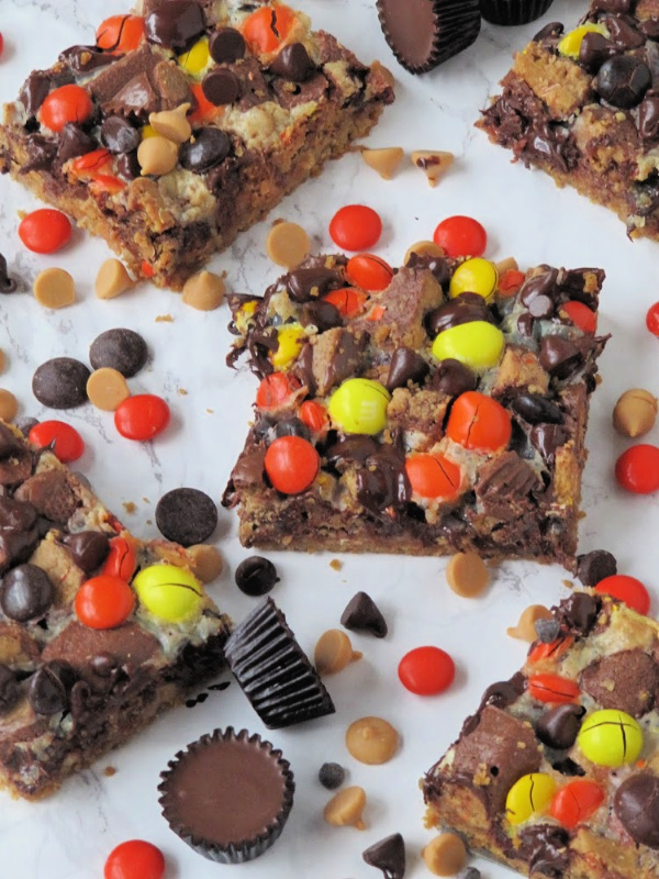 Reese's Pieces Peanut Butter Cup Magic Cookie Bars