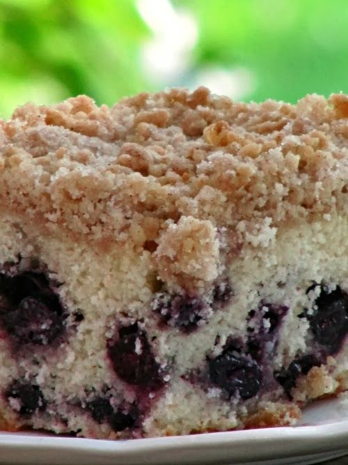 blueberry-coffeecake with crumble topping.