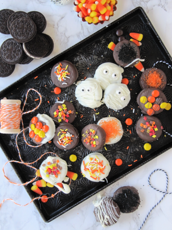 Halloween-chocolate-covered-oreo-cookies-decorated-with-candy
