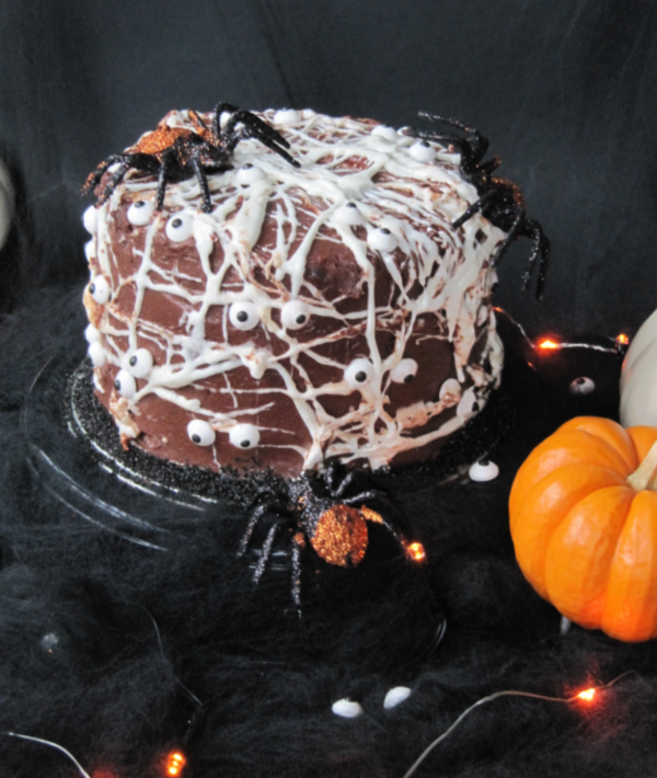 marshmallow-spider-web-cake