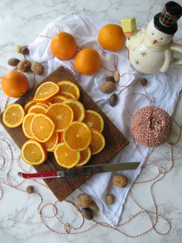 DIY Simple Dried Oranges for Christmas Decorating