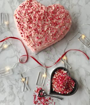 Easy heart shaped Valentine's Day cake