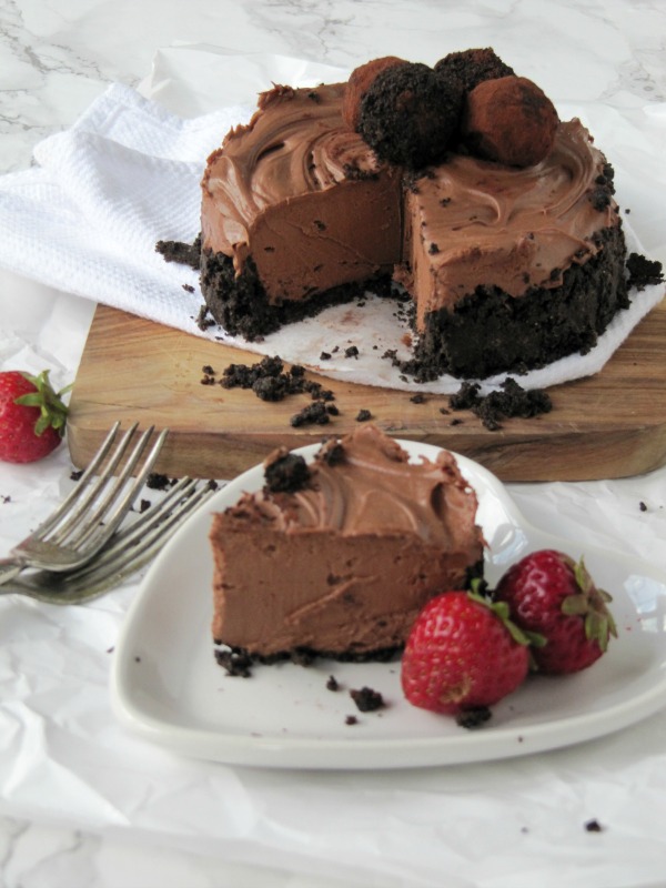 https://pineconesandacorns.com/2021/04/no-bake-chocolate-cheesecake-with-chocolate-truffles/