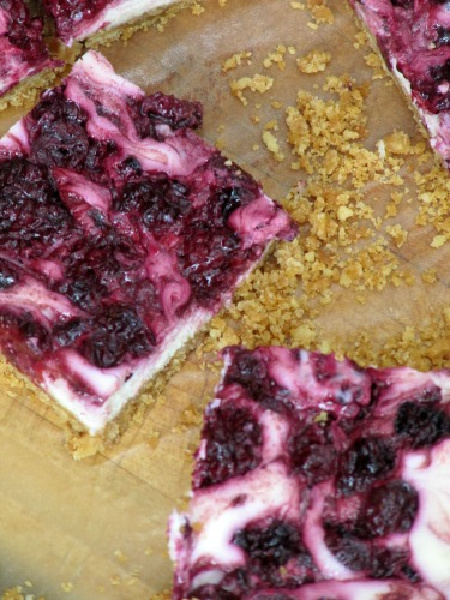 blackberry-cheesecake-bars.