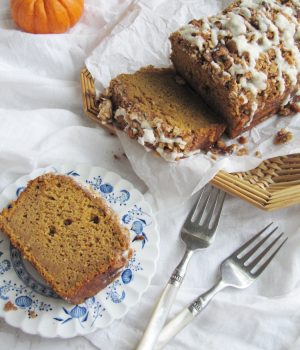 moist-pumpkin-bread-with-streussel-walnut-topping-and-maple-glaze-pinecones-and-acorns