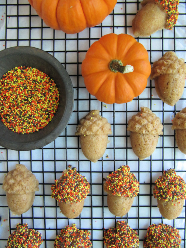 maple spiced acorn cakes with sprinkles