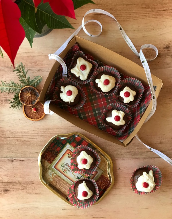 brownie-bites-chocolate-covered-to look like English puddings.