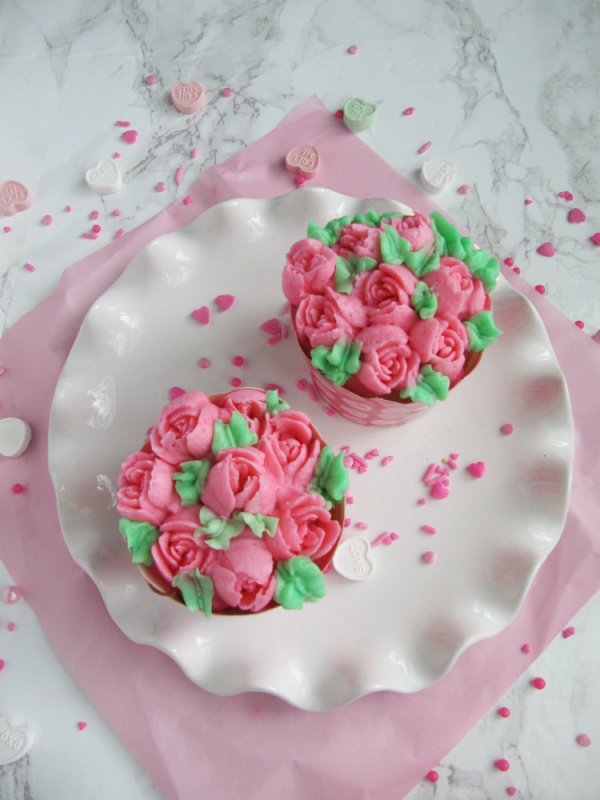 Weekend meanderings Russian piping tip flower cupcakes