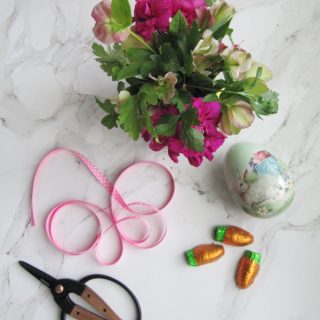 Weekend Meanderings...Easter Rocky Road Candy, An Easy Floral Arrangement and More