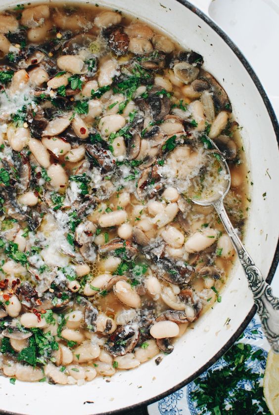 Soupy white beans and mushrooms