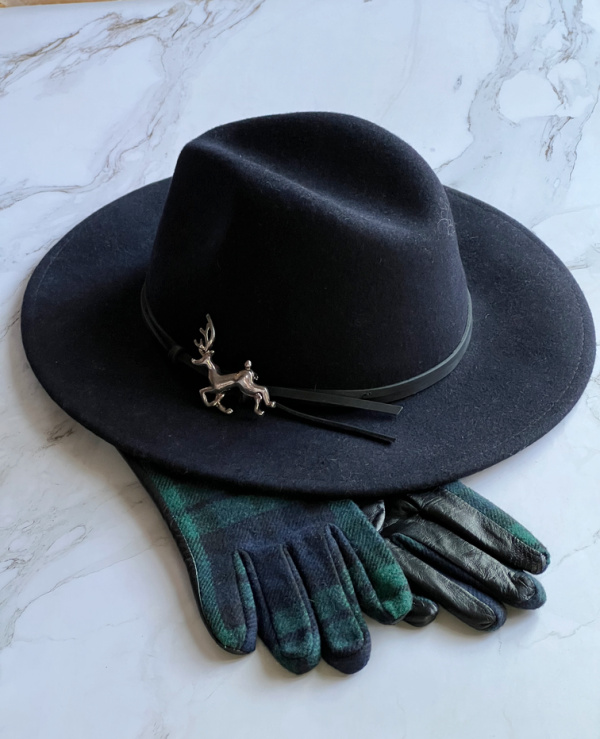 Wyeth Hat Blue and plaid gloves.