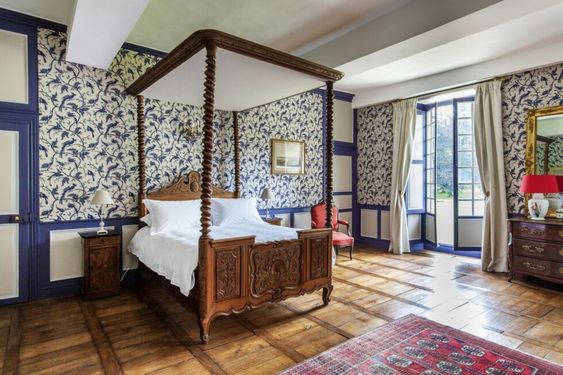 Four poster bed at Château de la Villedubois. 