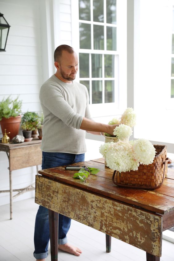 J O S H U A S M I T H interior designer.