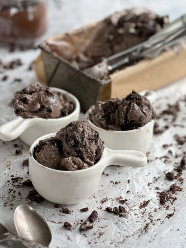 cookies and cream mocha ice cream in three white cups.
