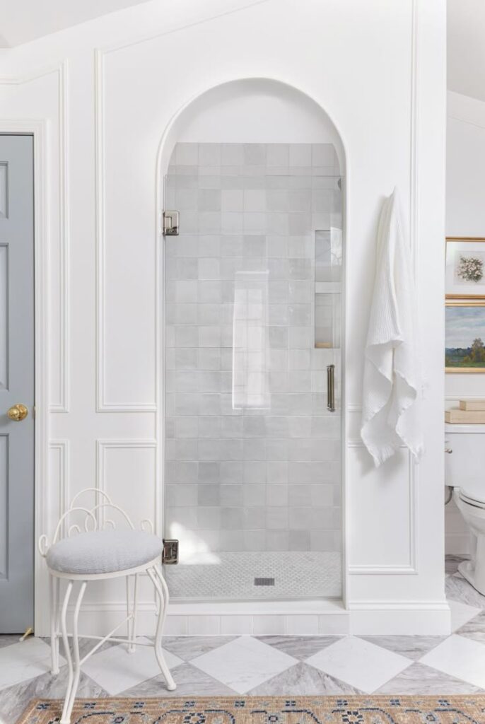 shower with an arched door