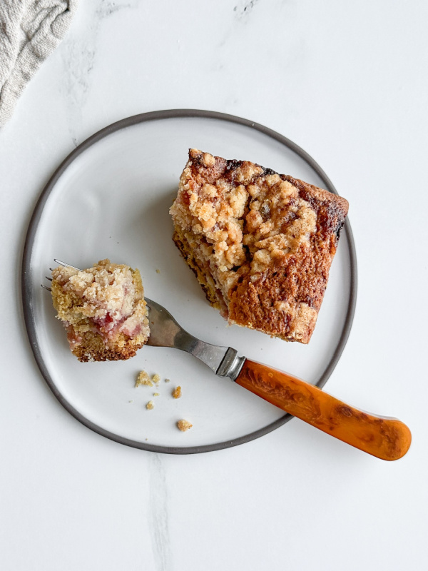 spiced-coffee-cake-with-raspberry-curd
