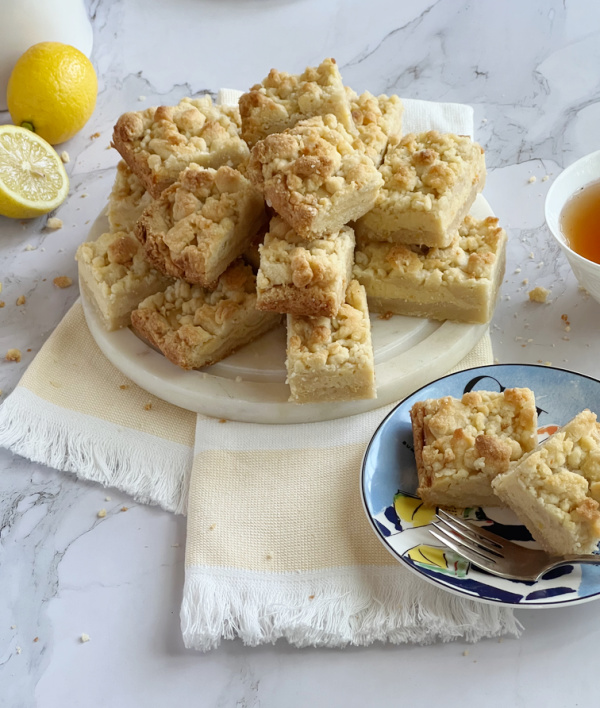 lemon bars on a marble plate. 