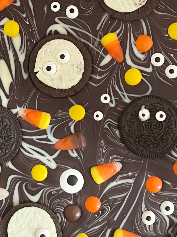 closeup of halloween Oreo bark.