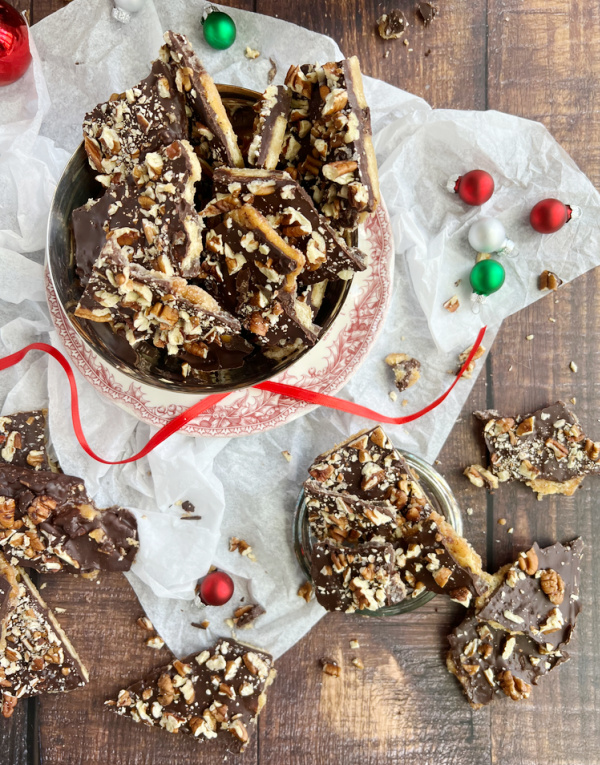 Bourbon Christmas crack in a bowl and scattered.