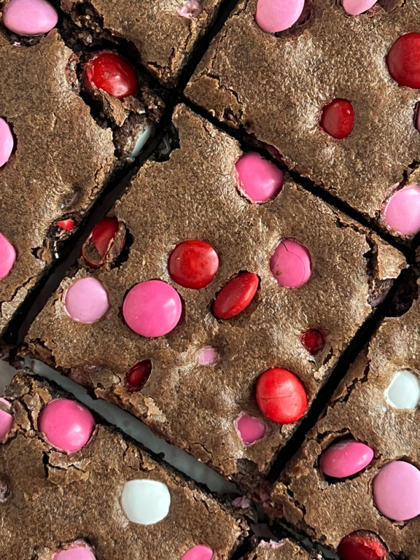 Valentine Brownies with red, pink and white candy. 
