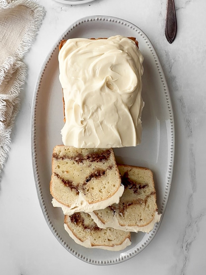 cinnamon-roll-cake-