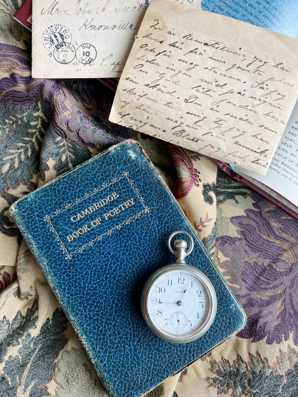 flatlay-with-book-of-poetry-and-vintage-letters-1