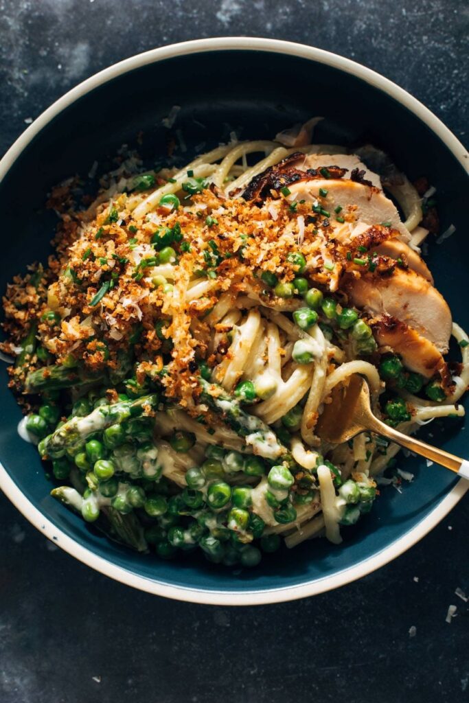 Garlic cream bucatini with peas and asparagus — Pinch of Yum spring pasta recipe