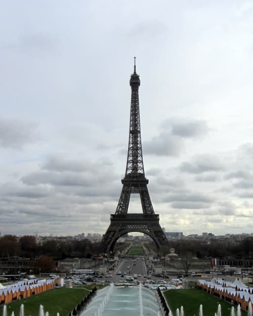 Scent of a woman Paris-Eiffle-trocodero