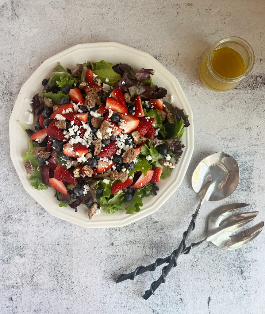 Strawberry salad with candied pecans