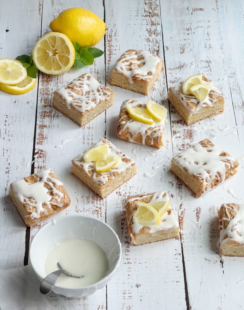 lemon brownies and lemon slices