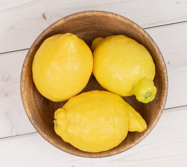 lemons-in-a-wood-bowl