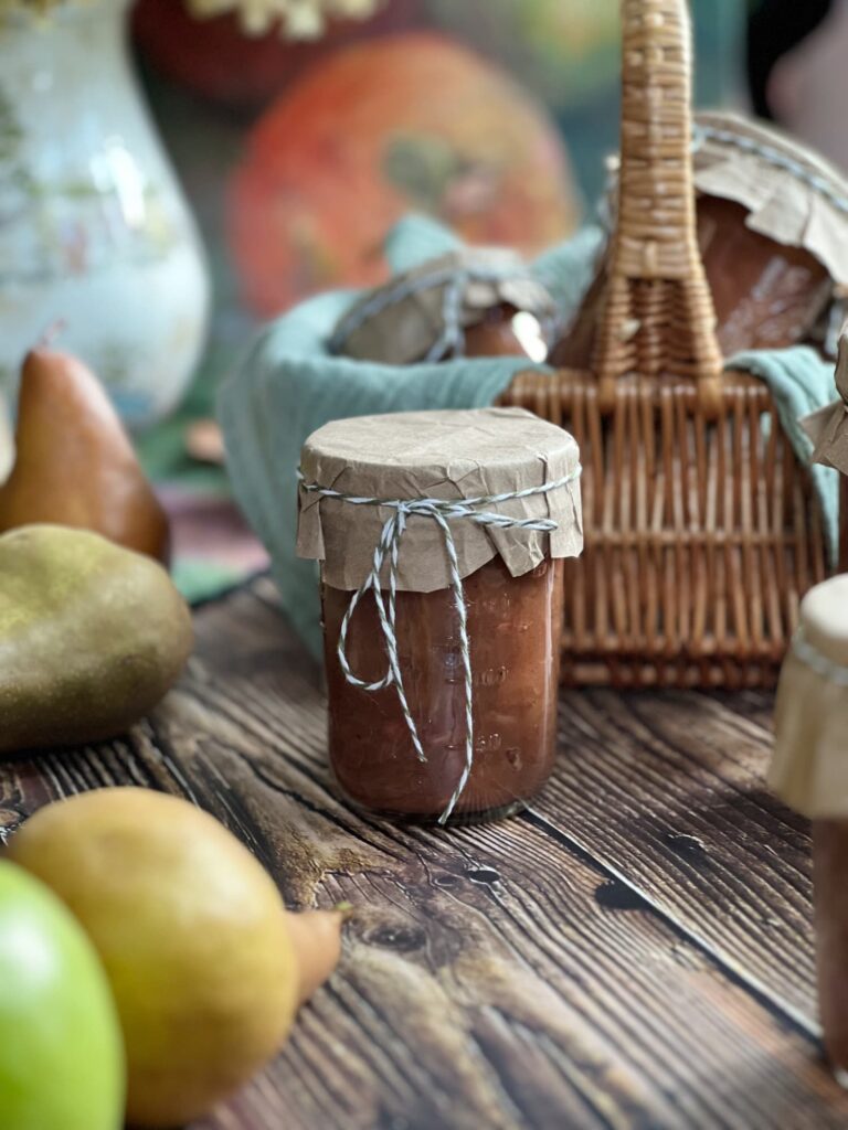 homemade apple pear chutney as a holiday food gift