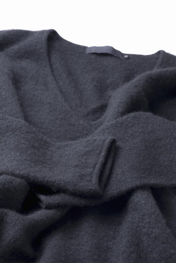 Folded cashmere sweater in black, a classic wardrobe for women over 50